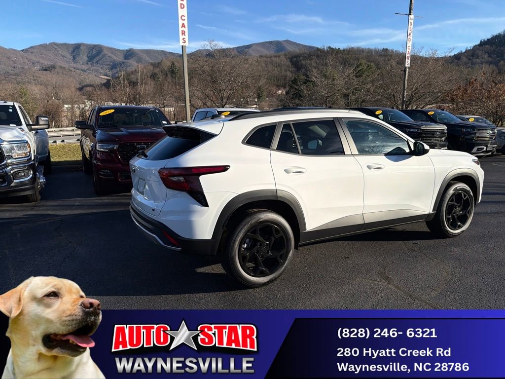 New 2025 Chevrolet Trax LT w/ LT Convenience Package image 3