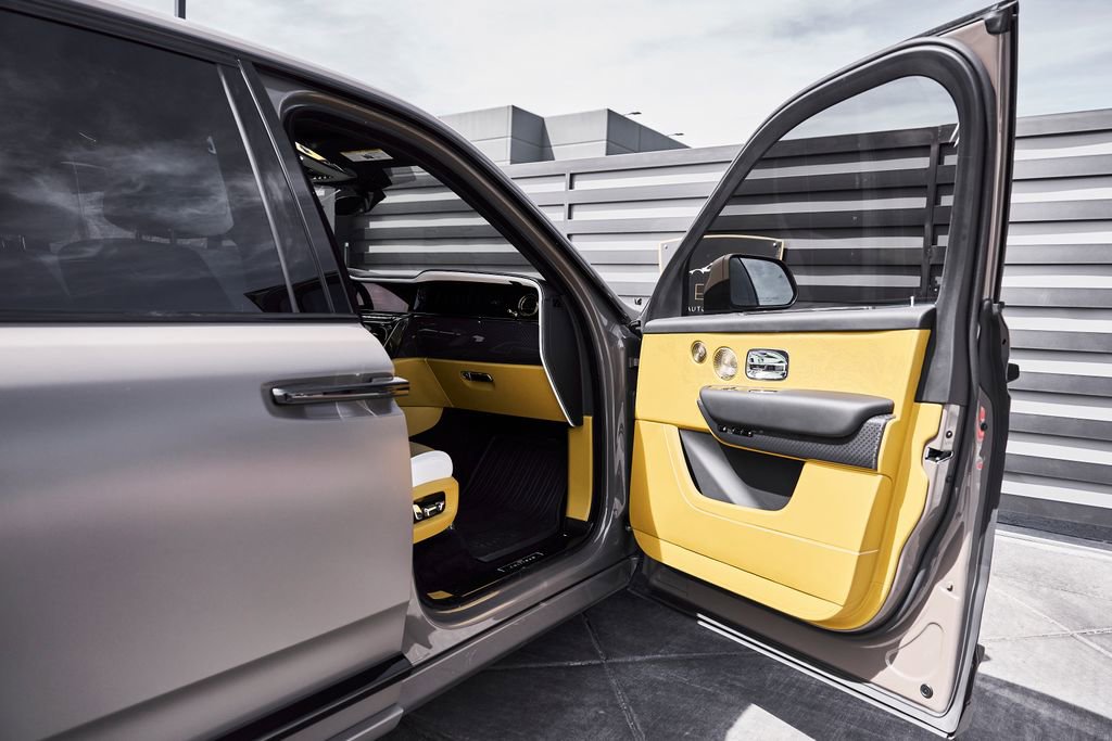 Used 2026 Rolls-Royce Cullinan Black Badge image 23