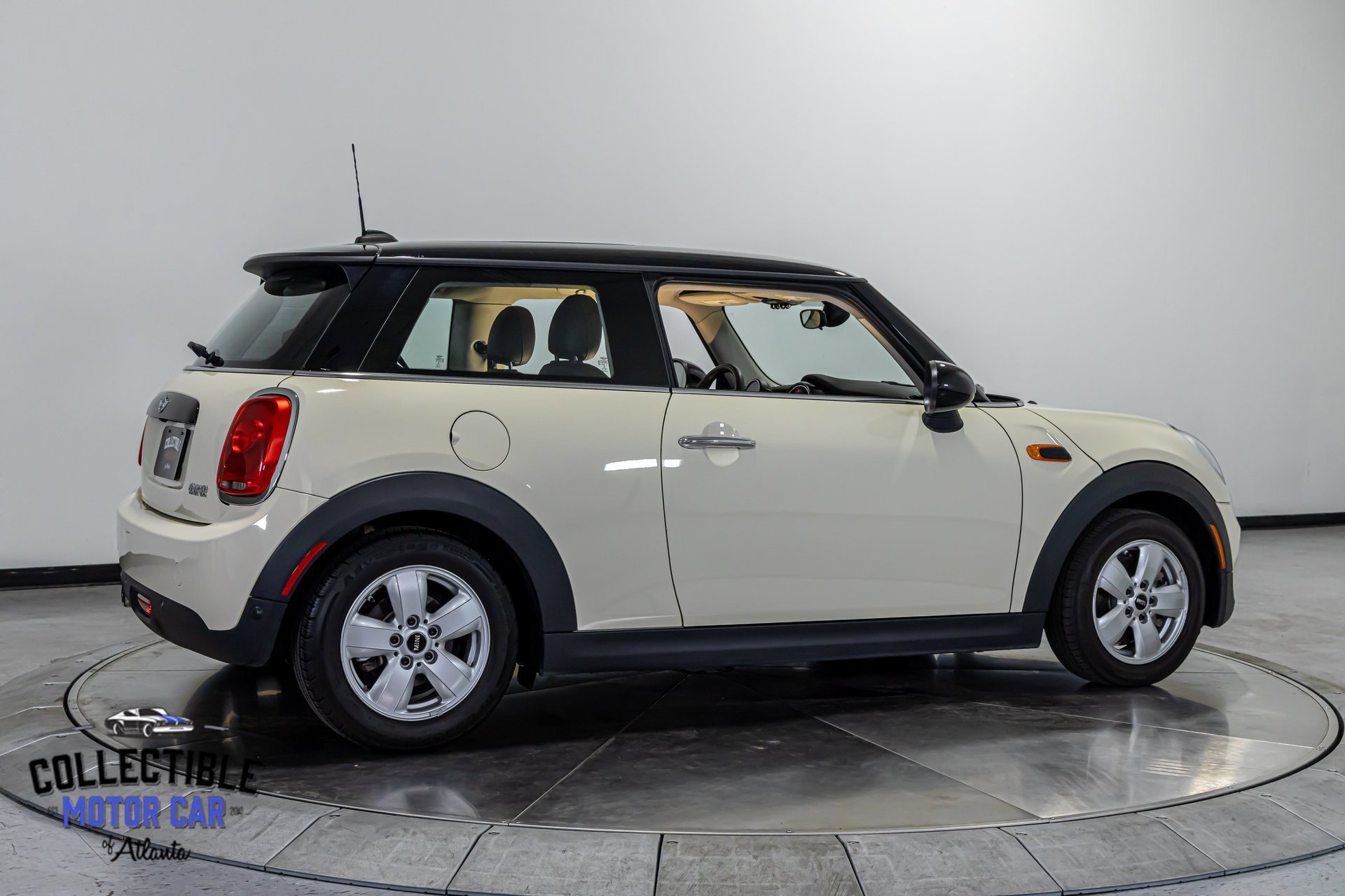 Used 2018 MINI Cooper 2-Door Hardtop image 17