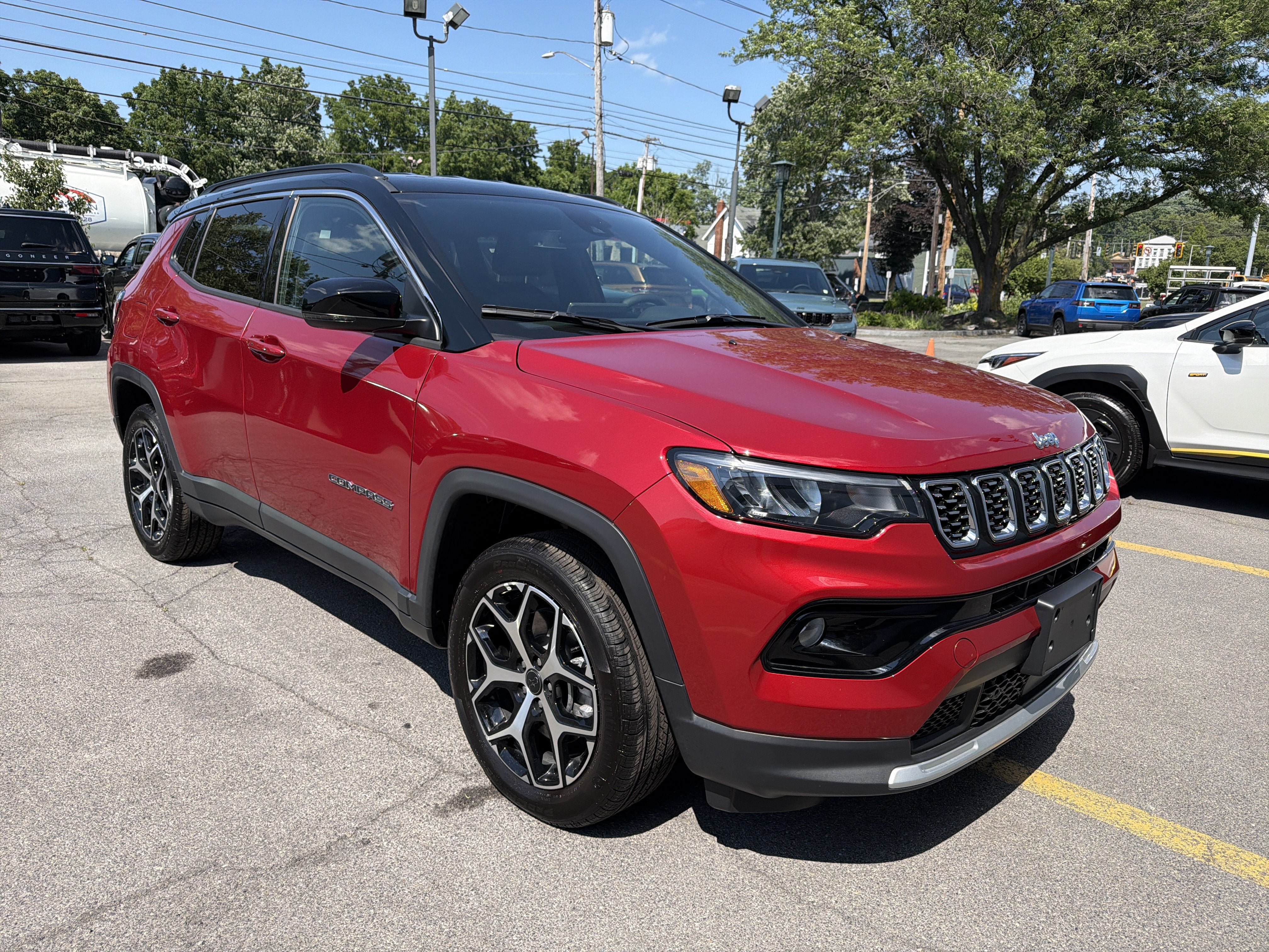 Used 2026 Jeep Compass Limited AWD/4WD image 2