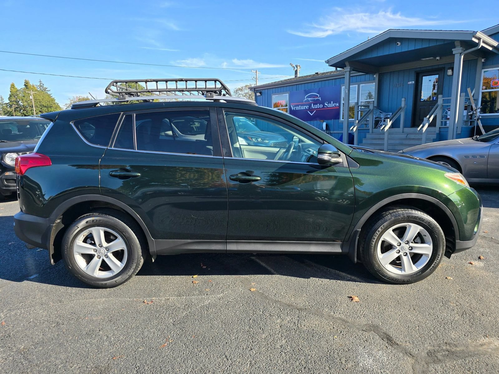 Used 2013 Toyota RAV4 XLE AWD/4WD image 6