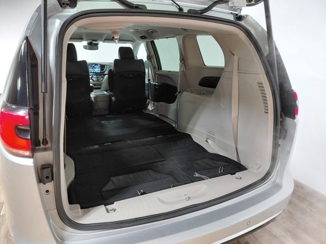 Used 2024 Chrysler Pacifica Touring-L image 45