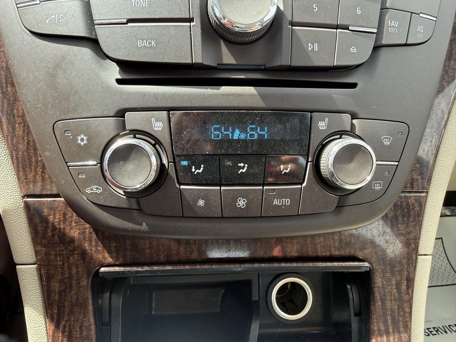 Used 2013 Buick Regal Premium image 17