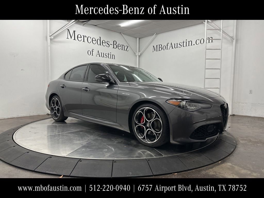 Used 2022 Alfa Romeo Giulia Veloce RWD image 1