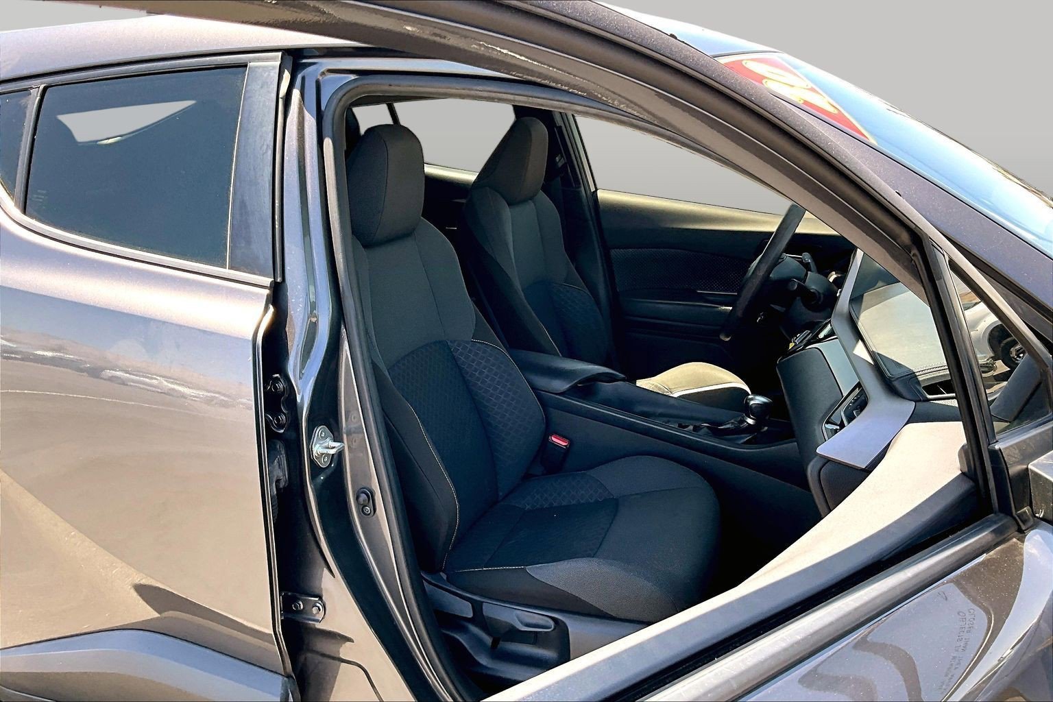 Used 2020 Toyota C-HR LE FWD image 7