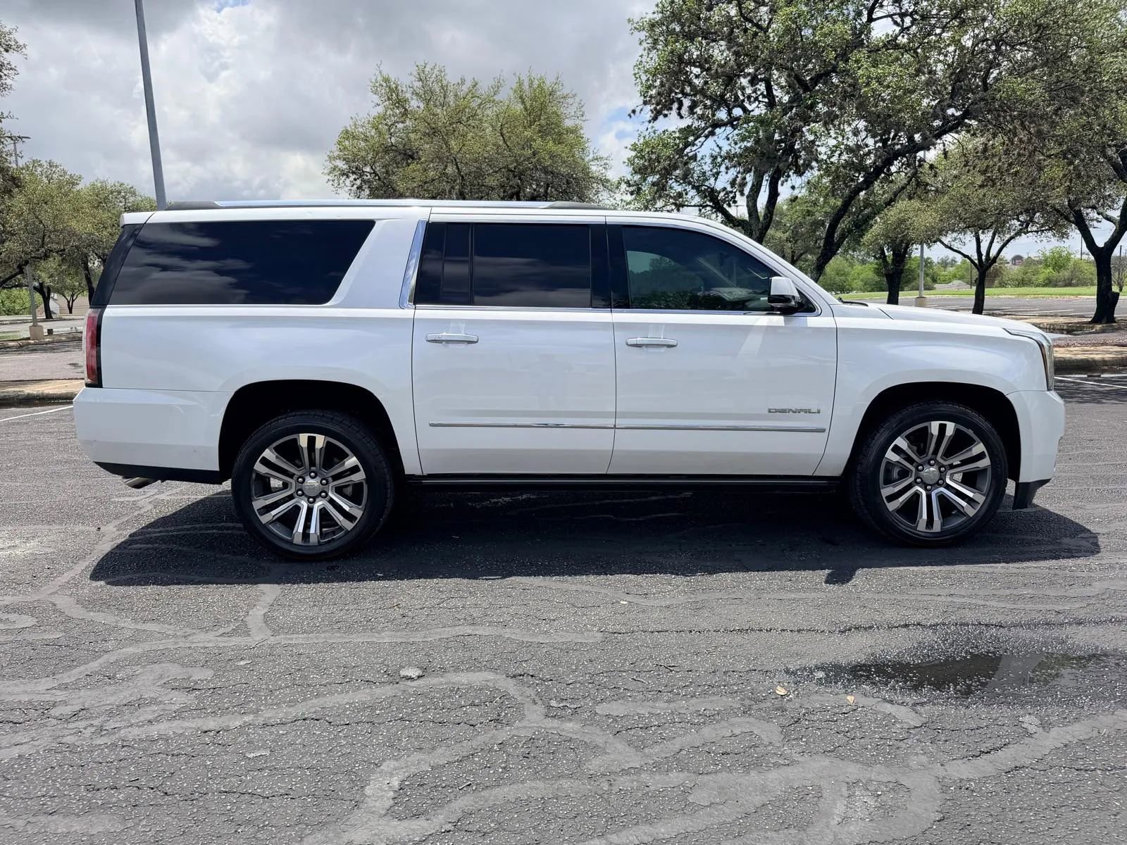 Used 2019 GMC Yukon XL Denali w/ Denali Ultimate Package RWD image 8