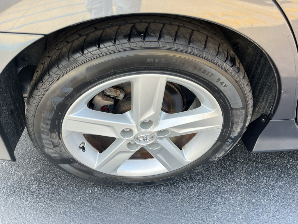 Used 2014 Toyota Camry SE w/ Moonroof Package FWD image 35
