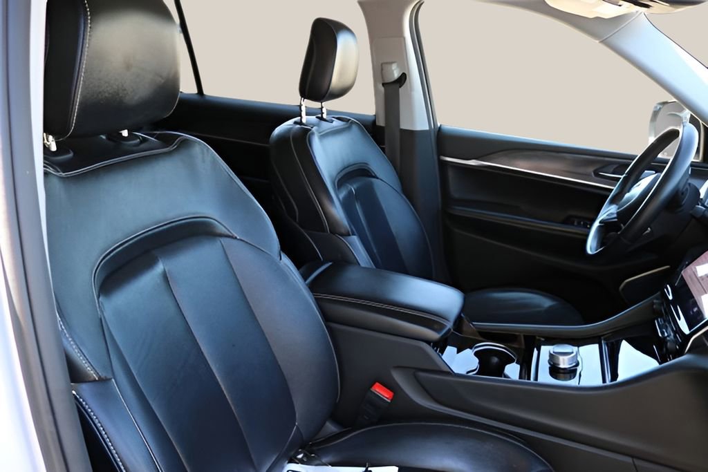 Used 2022 Jeep Grand Cherokee L Limited RWD image 21