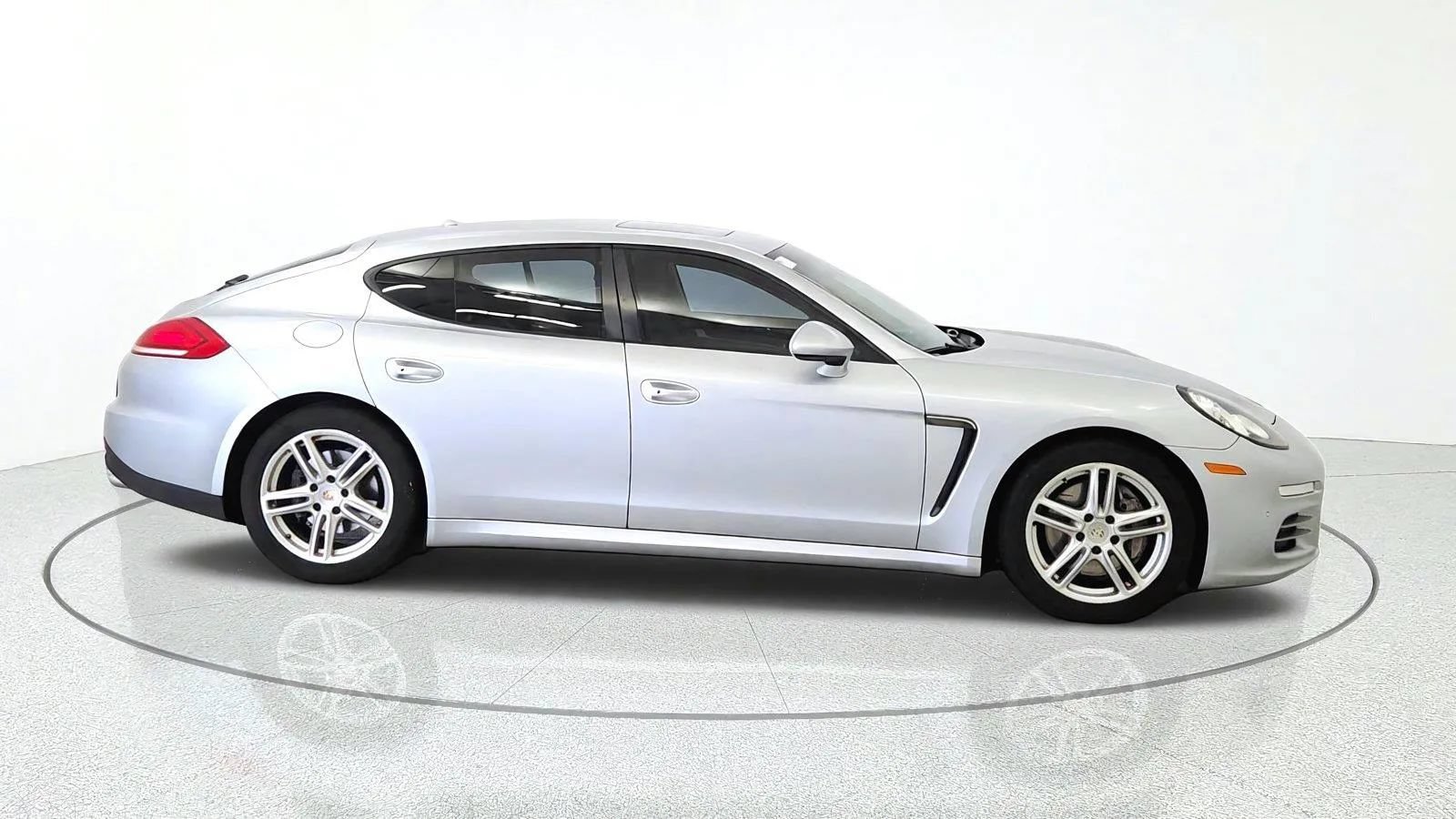 Used 2015 Porsche Panamera 4 AWD/4WD image 10