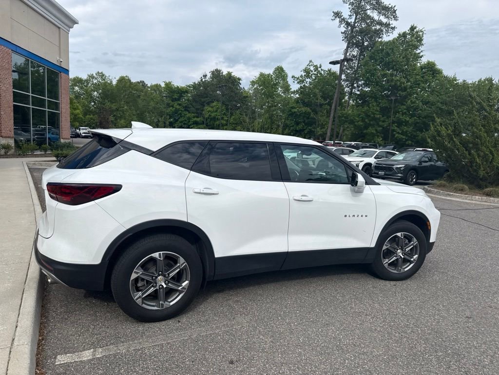 Used 2023 Chevrolet Blazer LT FWD image 5
