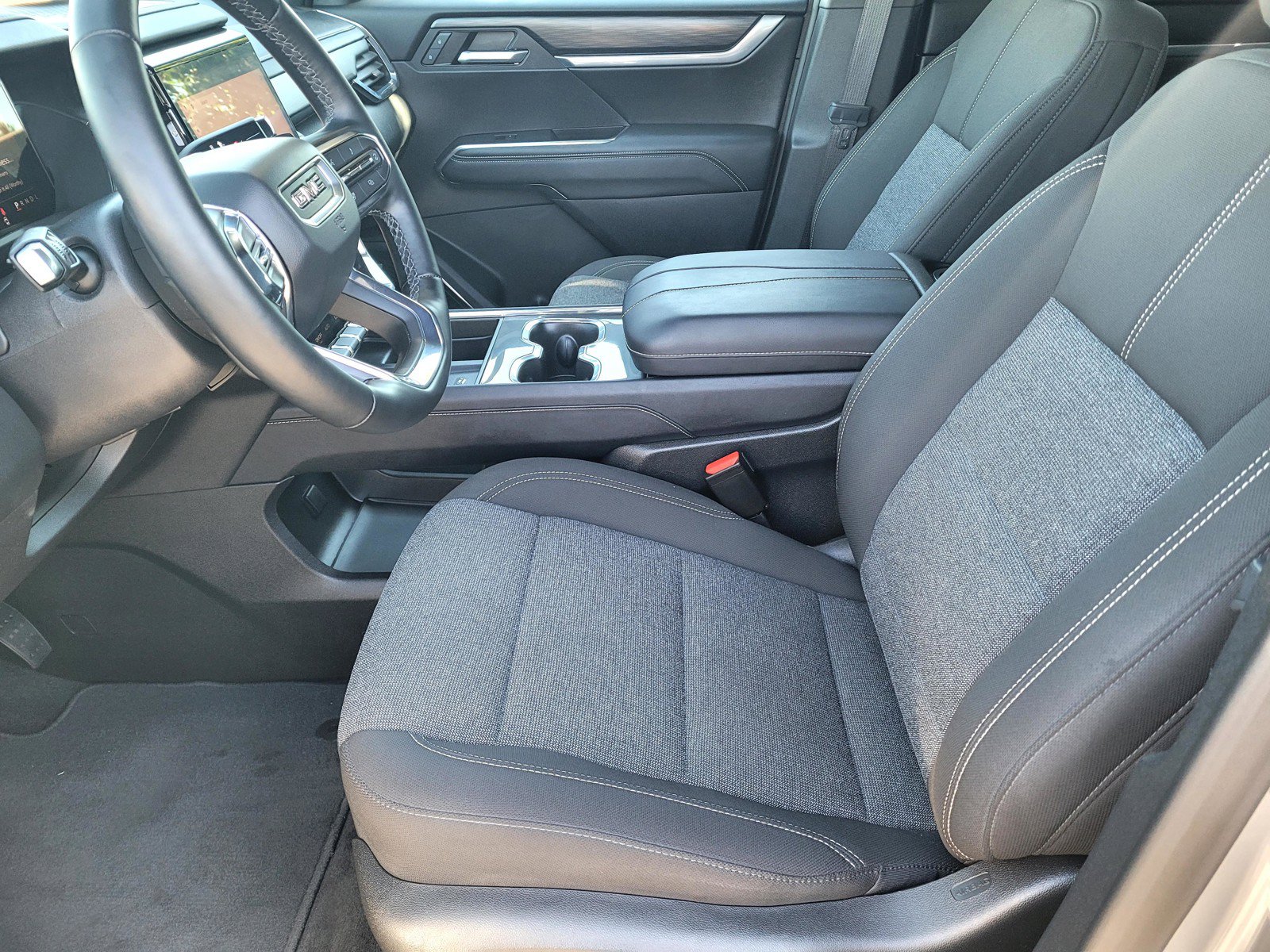 Used 2025 GMC Acadia Elevation FWD image 15