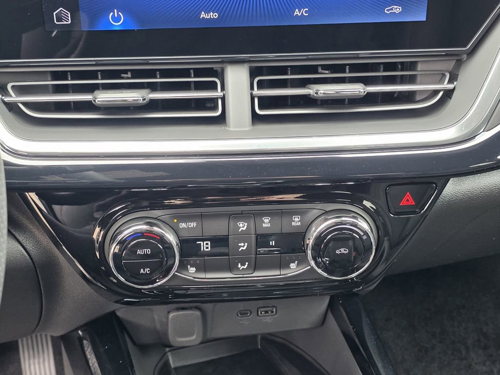 New 2026 Chevrolet Trax RS w/ Sunroof Package FWD image 21
