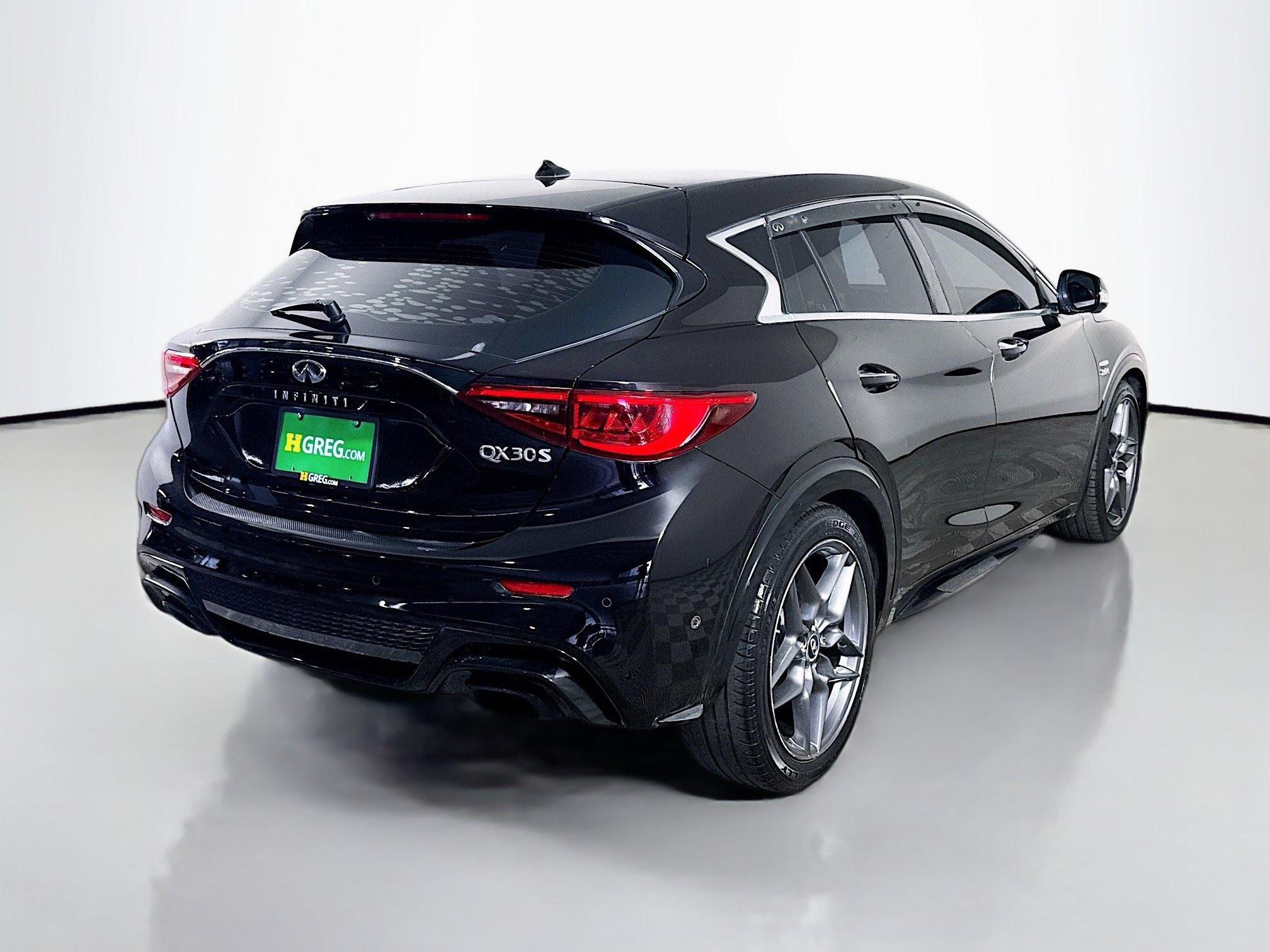 Used 2017 INFINITI QX30 Sport FWD image 10