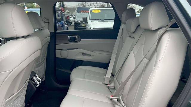 Used 2023 Kia Sorento S w/ Panoramic Sunroof Package AWD/4WD image 28