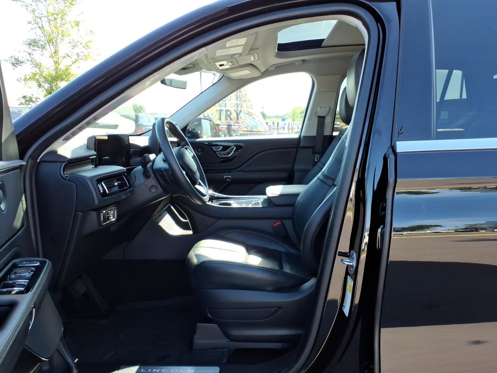Used 2025 Lincoln Aviator Reserve w/ Illumination Package AWD/4WD image 12