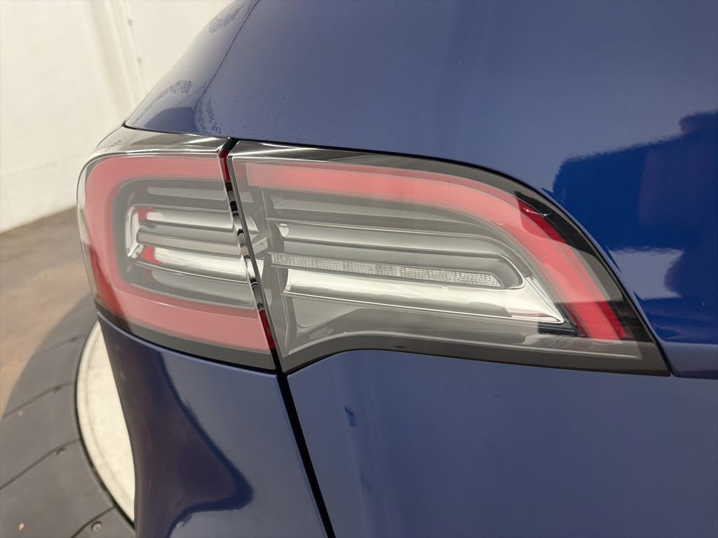 Used 2022 Tesla Model Y Long Range AWD/4WD image 11