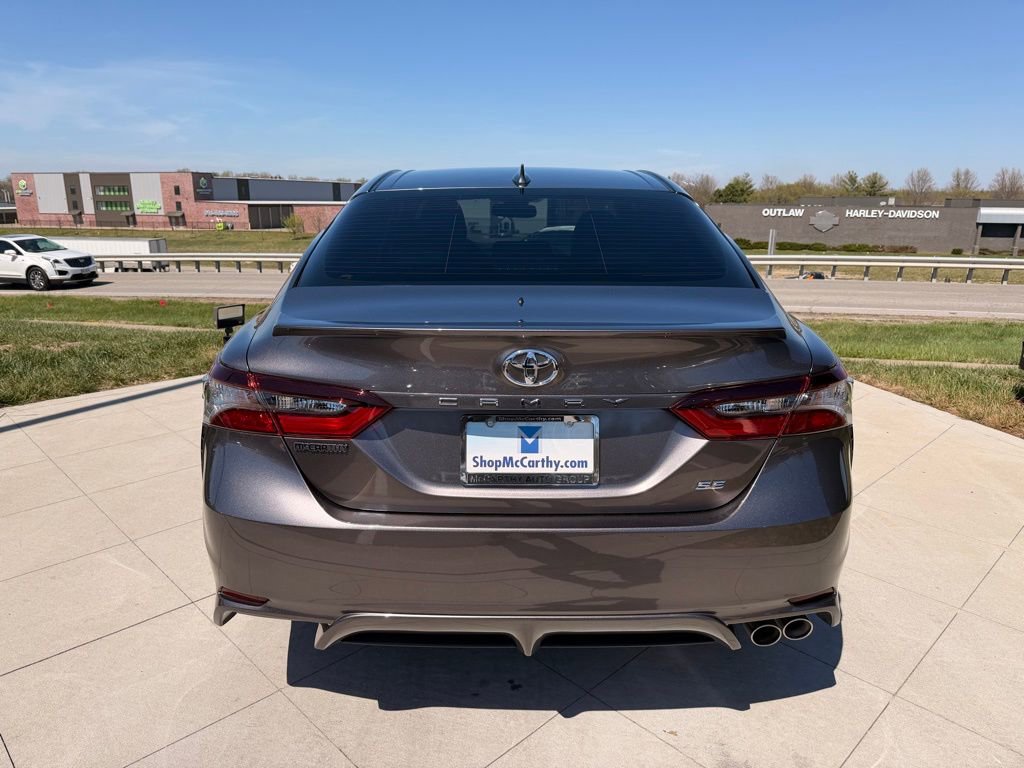 Used 2022 Toyota Camry SE w/ Convenience Package image 4