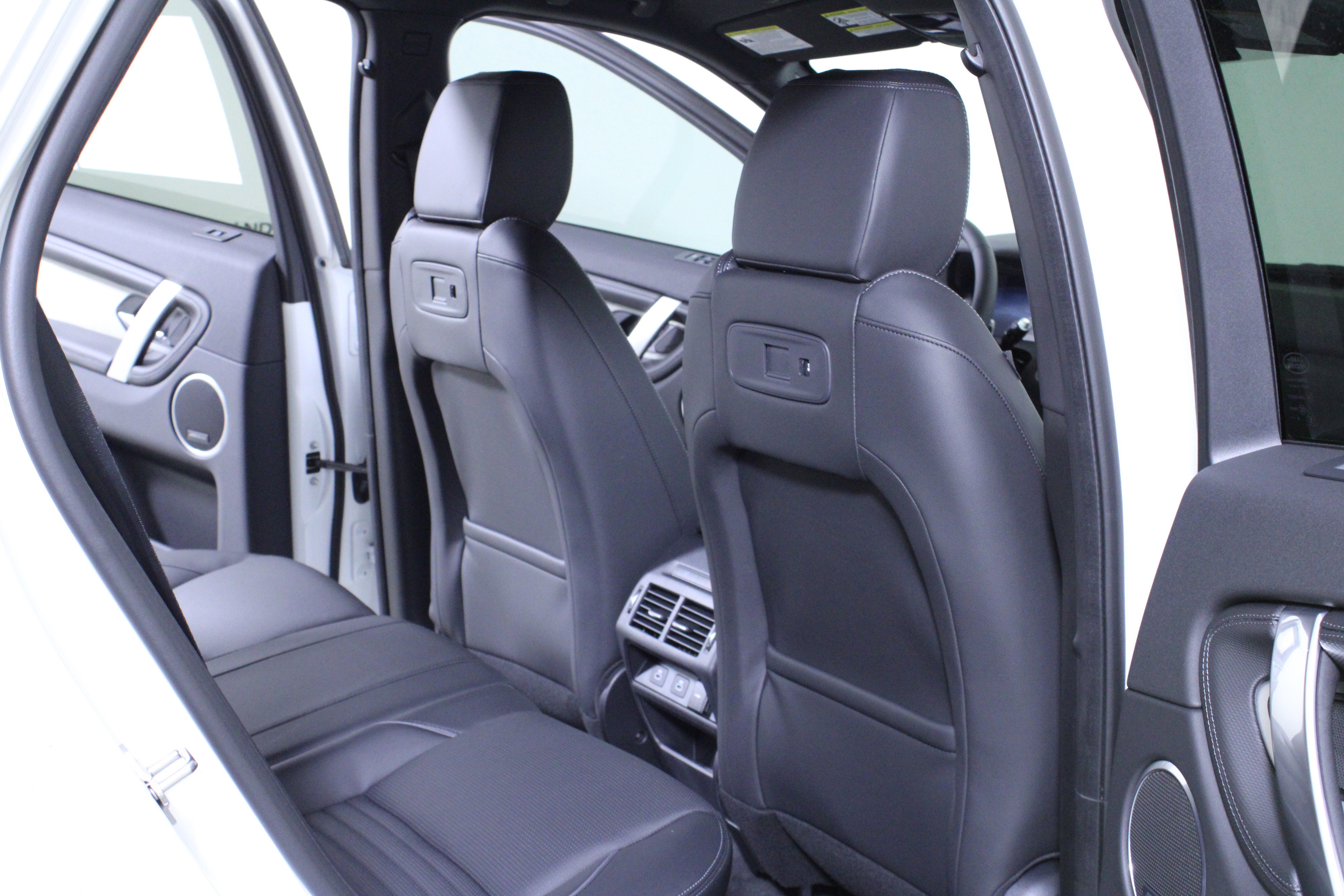 New 2026 Land Rover Discovery Sport Landmark AWD/4WD image 11