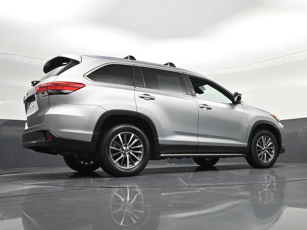 Used 2019 Toyota Highlander XLE FWD image 27