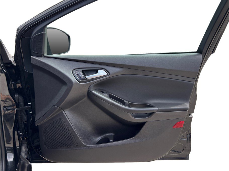 Used 2015 Ford Focus SE FWD image 32