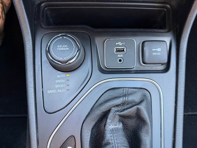 Used 2021 Jeep Cherokee Latitude Lux w/ Comfort/Convenience Group image 18