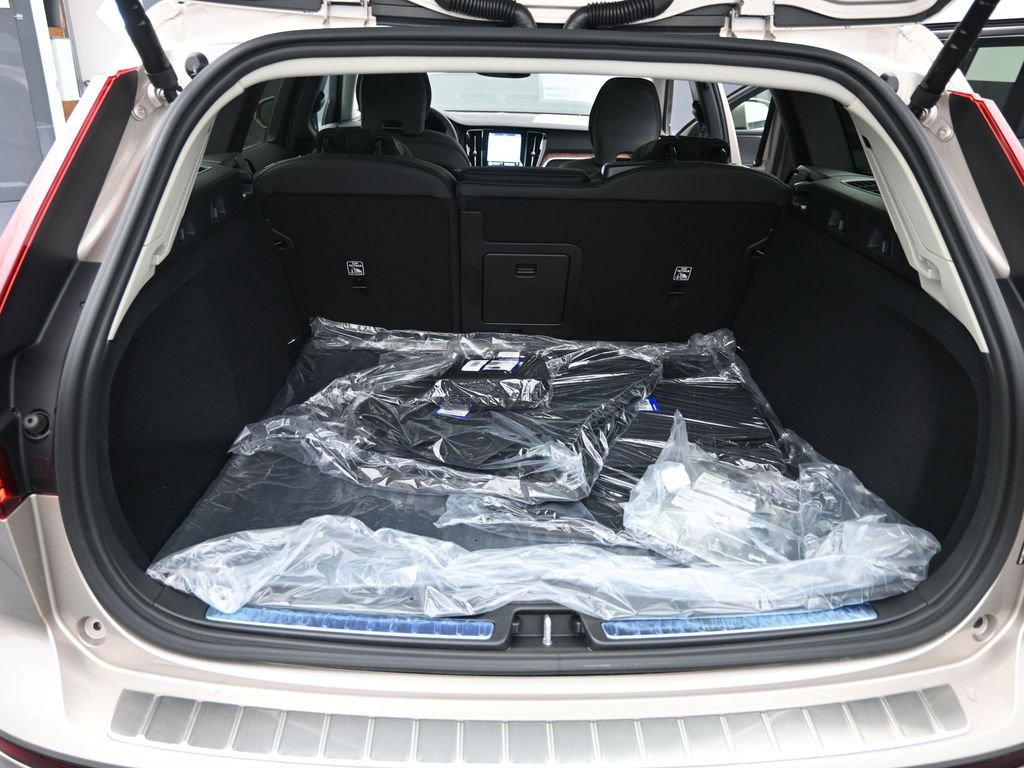 New 2026 Volvo V60 B5 Cross Country Plus w/ Protection Package Premier image 30