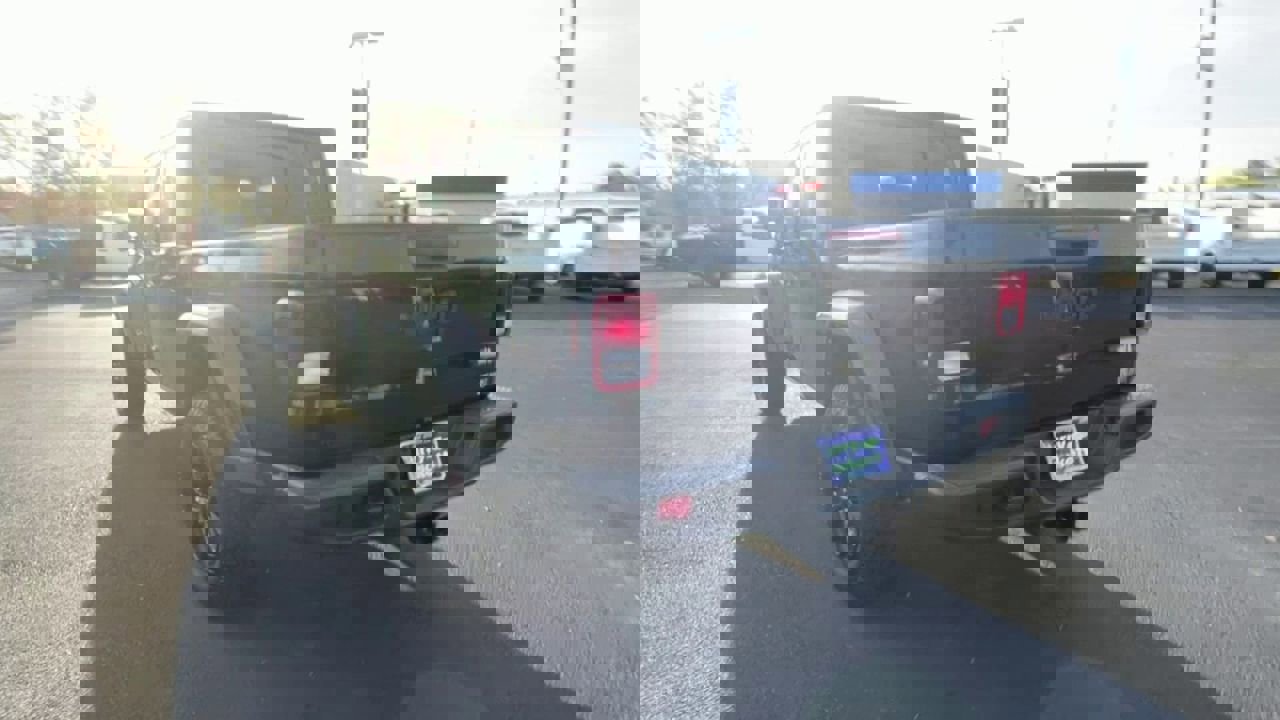 Used 2023 Jeep Gladiator Sport image 7