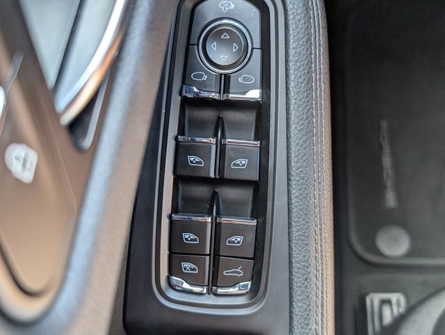 Used 2022 Porsche Macan S AWD/4WD image 32