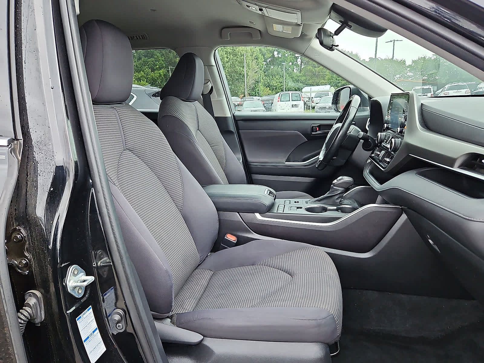 Used 2021 Toyota Highlander LE AWD/4WD image 32