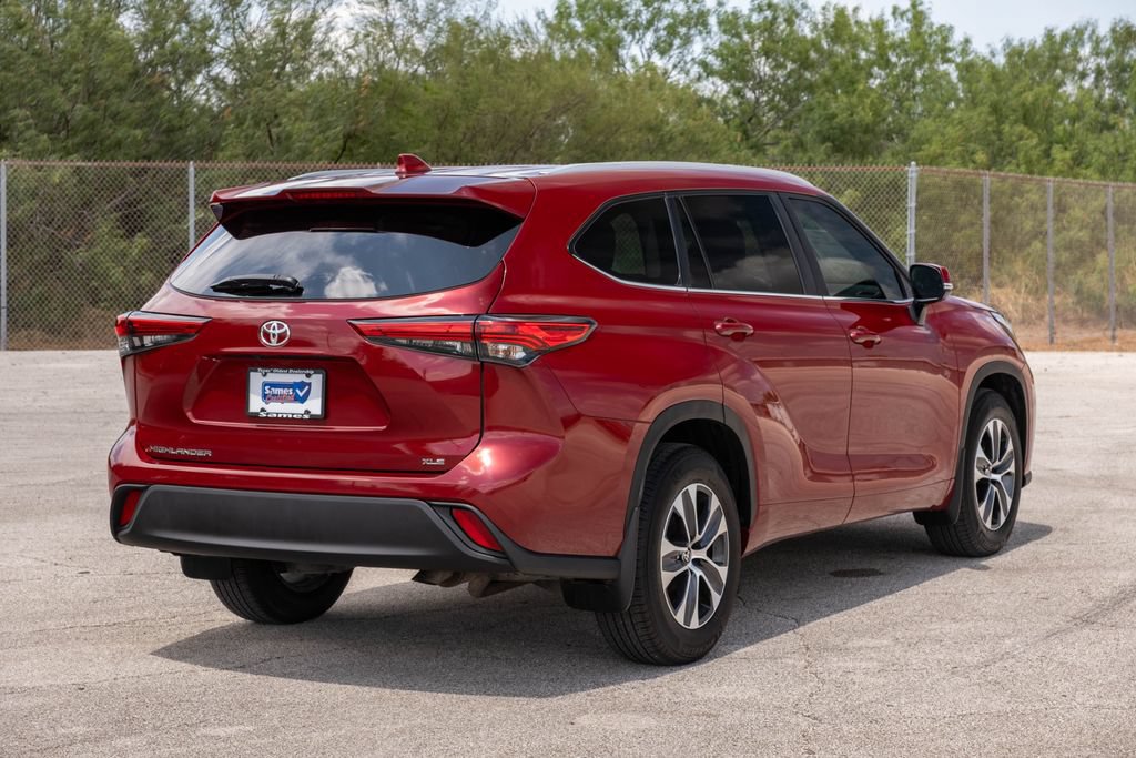 Used 2023 Toyota Highlander XLE FWD image 8