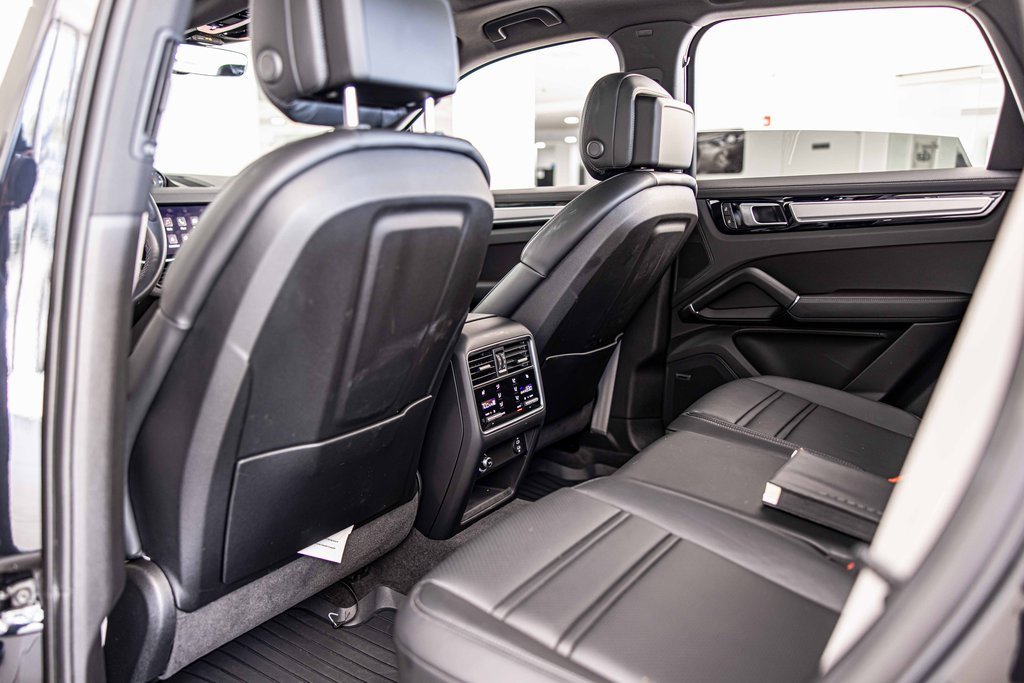 Used 2022 Porsche Cayenne S Platinum image 34