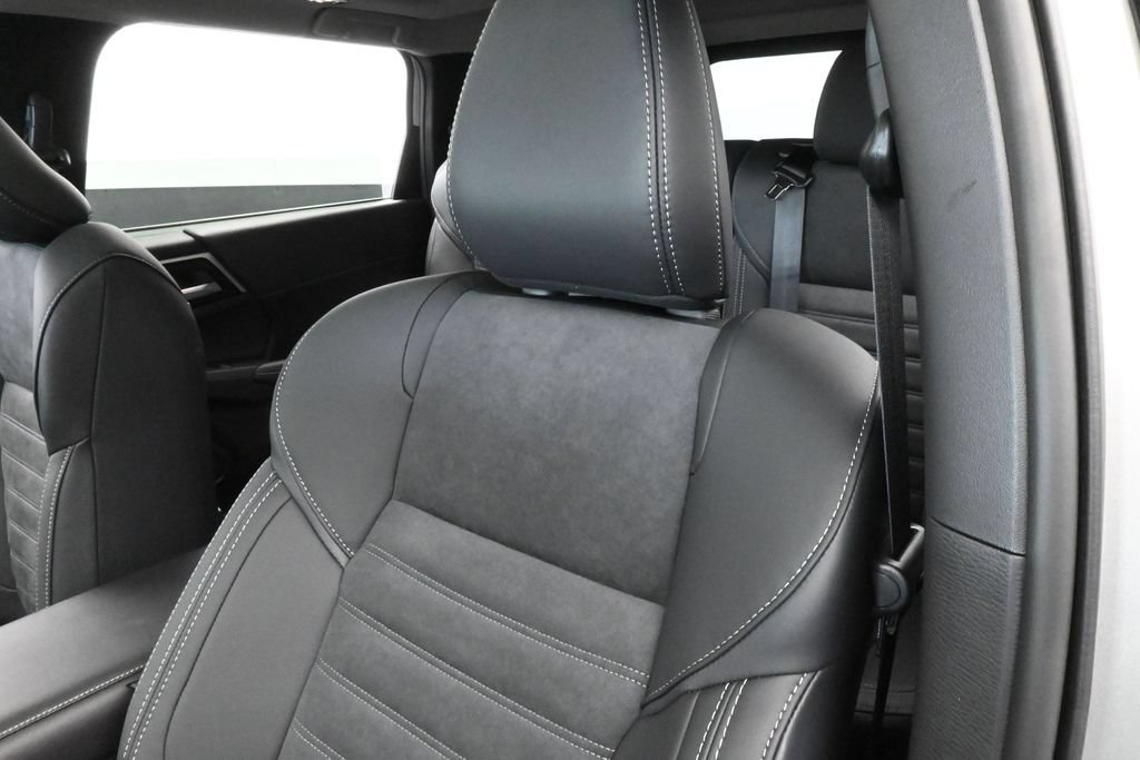New 2026 Mitsubishi Outlander SE FWD image 18