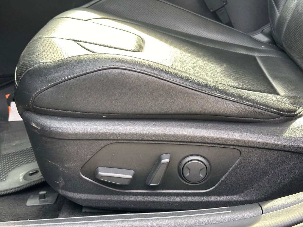 Certified 2024 Hyundai Elantra Limited image 30