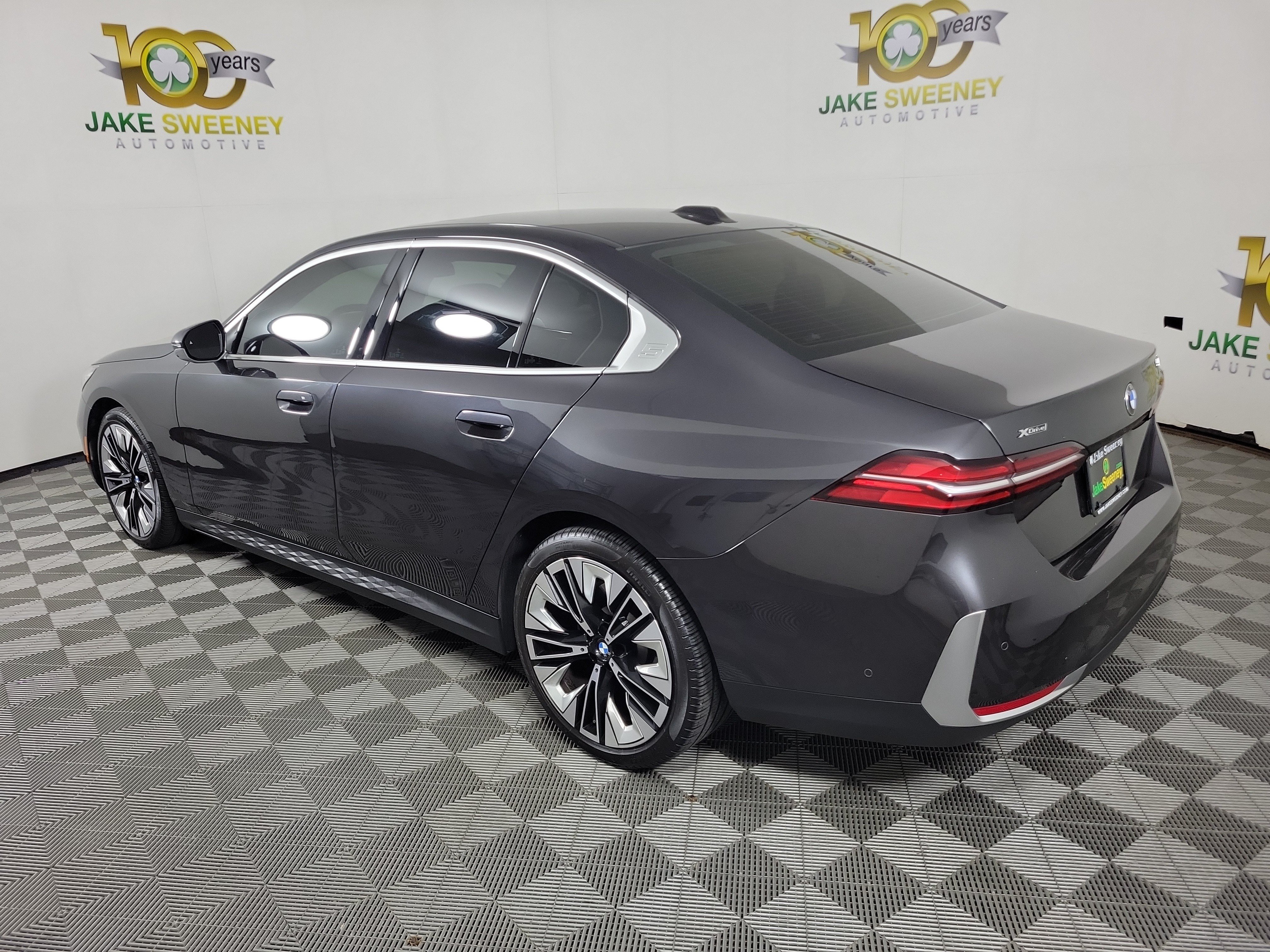 Used 2024 BMW 530i xDrive w/ Premium Package AWD/4WD image 5
