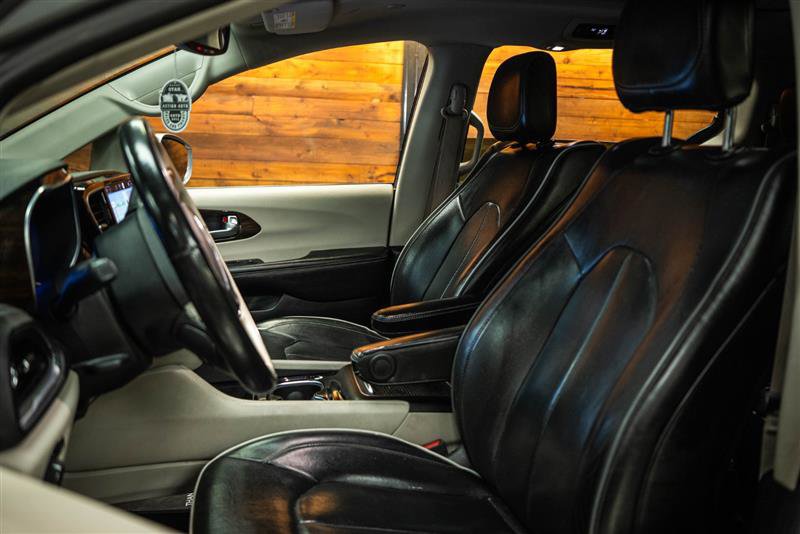Used 2021 Chrysler Pacifica Limited w/ Uconnect Theater Family Group FWD image 9