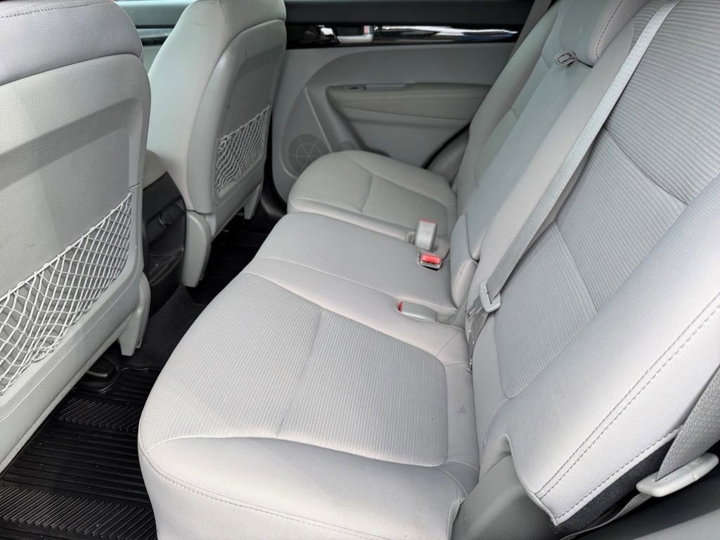 Used 2015 Kia Sorento LX image 12