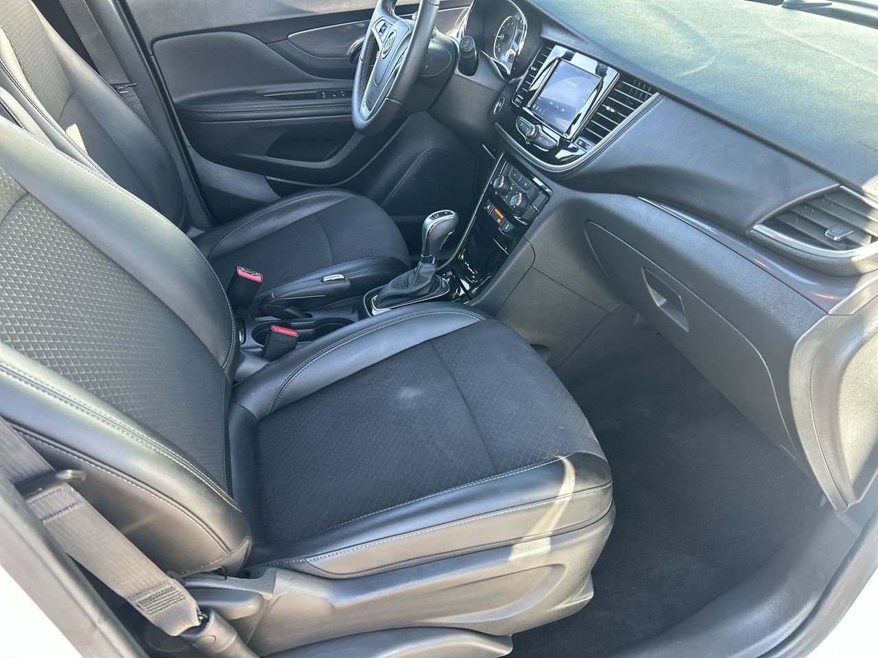 Used 2022 Buick Encore Preferred w/ Safety Package FWD image 10