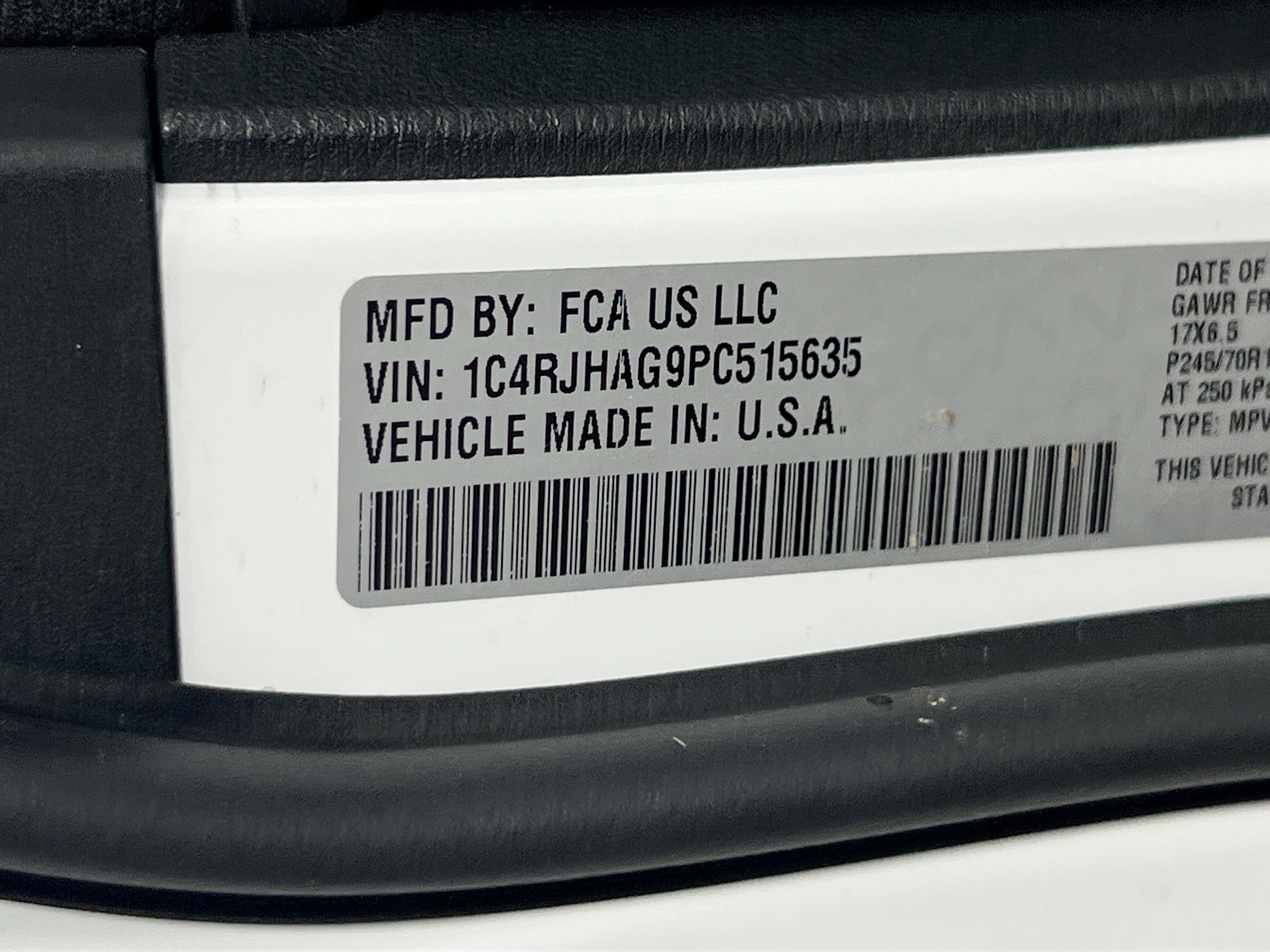 Used 2023 Jeep Grand Cherokee Laredo AWD/4WD image 29