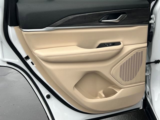 Certified 2023 Jeep Grand Cherokee Limited image 40