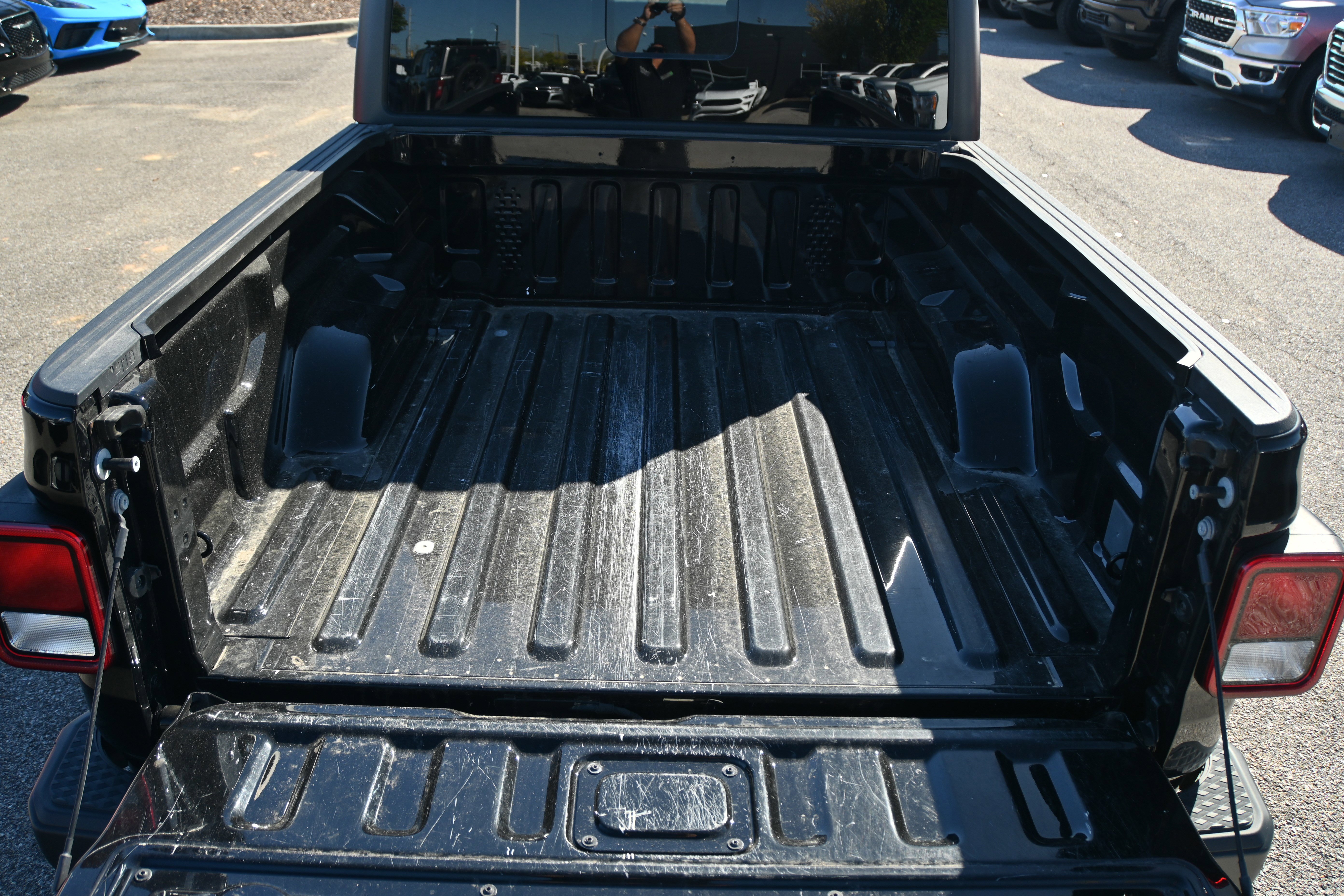 Used 2022 Jeep Gladiator Sport image 13