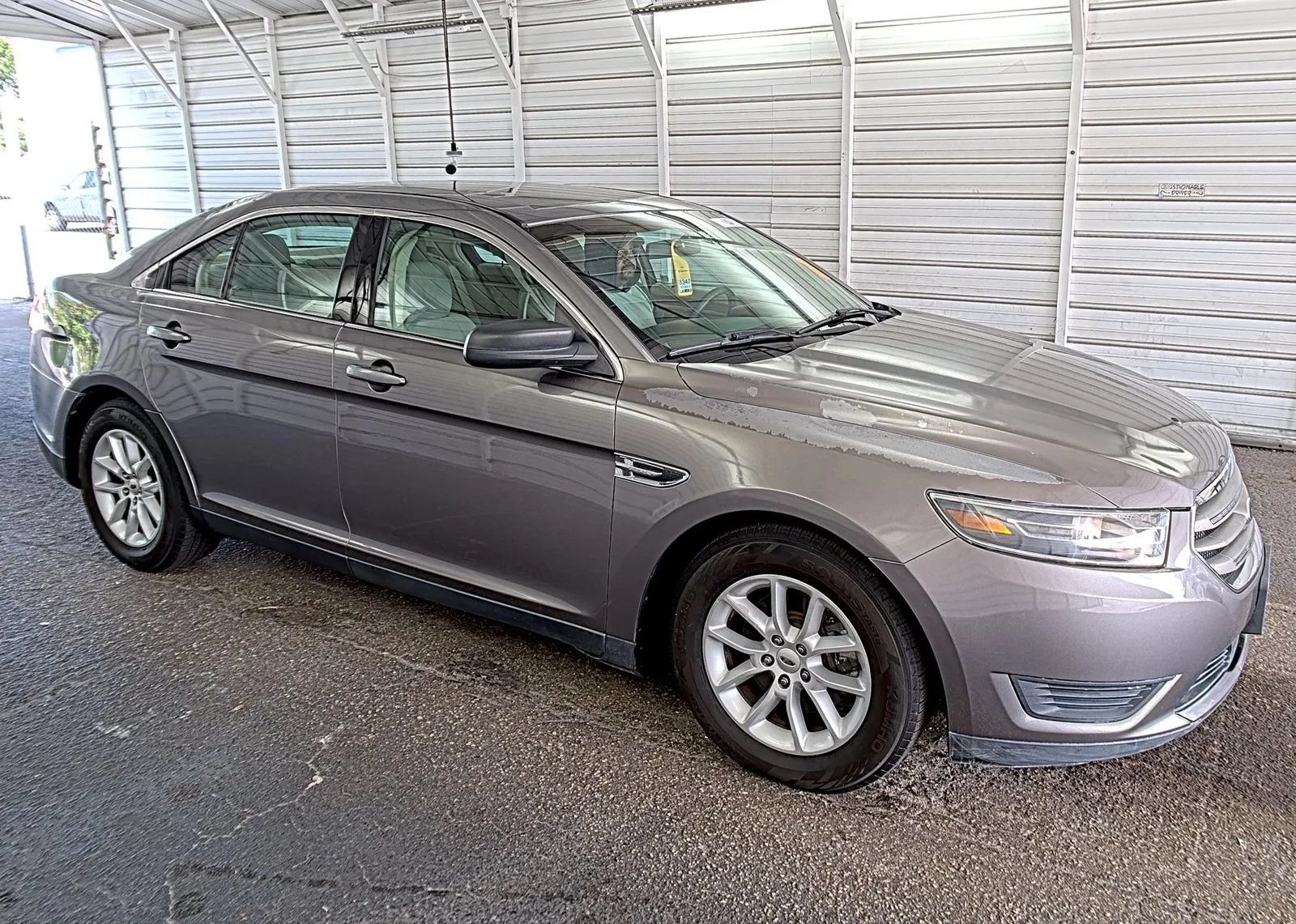 Used 2014 Ford Taurus SE FWD image 3
