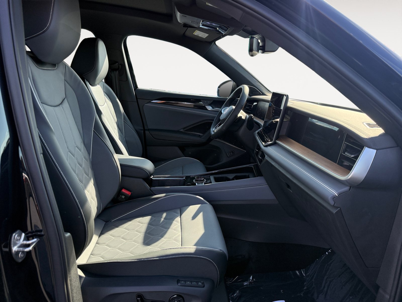 New 2026 Volkswagen Tiguan SEL R-Line AWD/4WD image 19