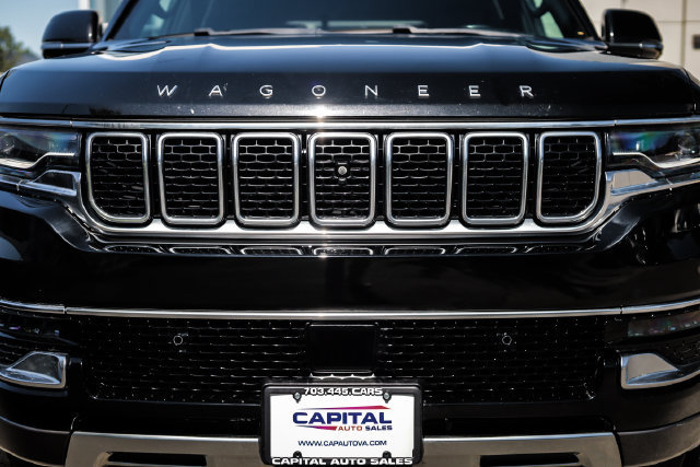 Used 2022 Jeep Wagoneer Series III w/ Premium Group I AWD/4WD image 13