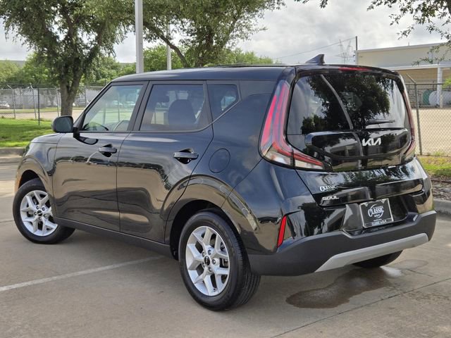 Used 2025 Kia Soul LX image 4
