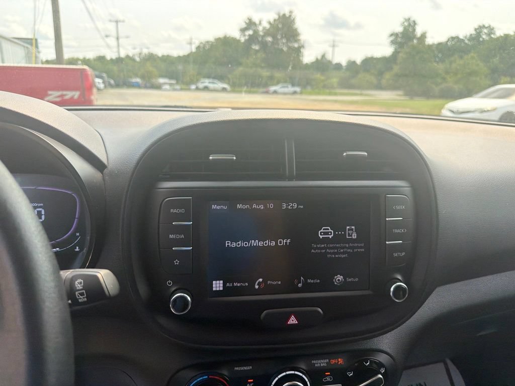 Used 2025 Kia Soul LX w/ LX Technology Package FWD image 15