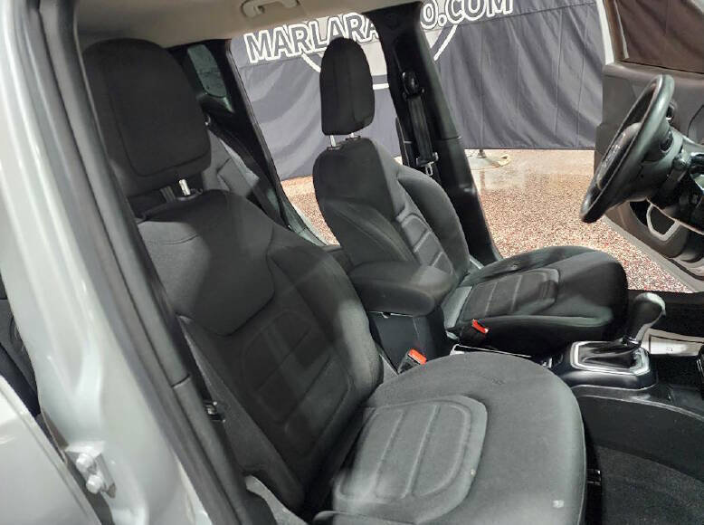 Used 2018 Jeep Renegade Latitude FWD image 14
