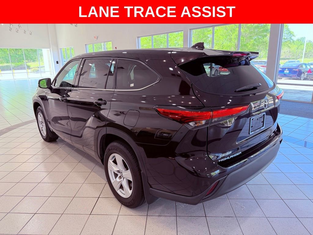 Used 2021 Toyota Highlander L AWD/4WD image 5