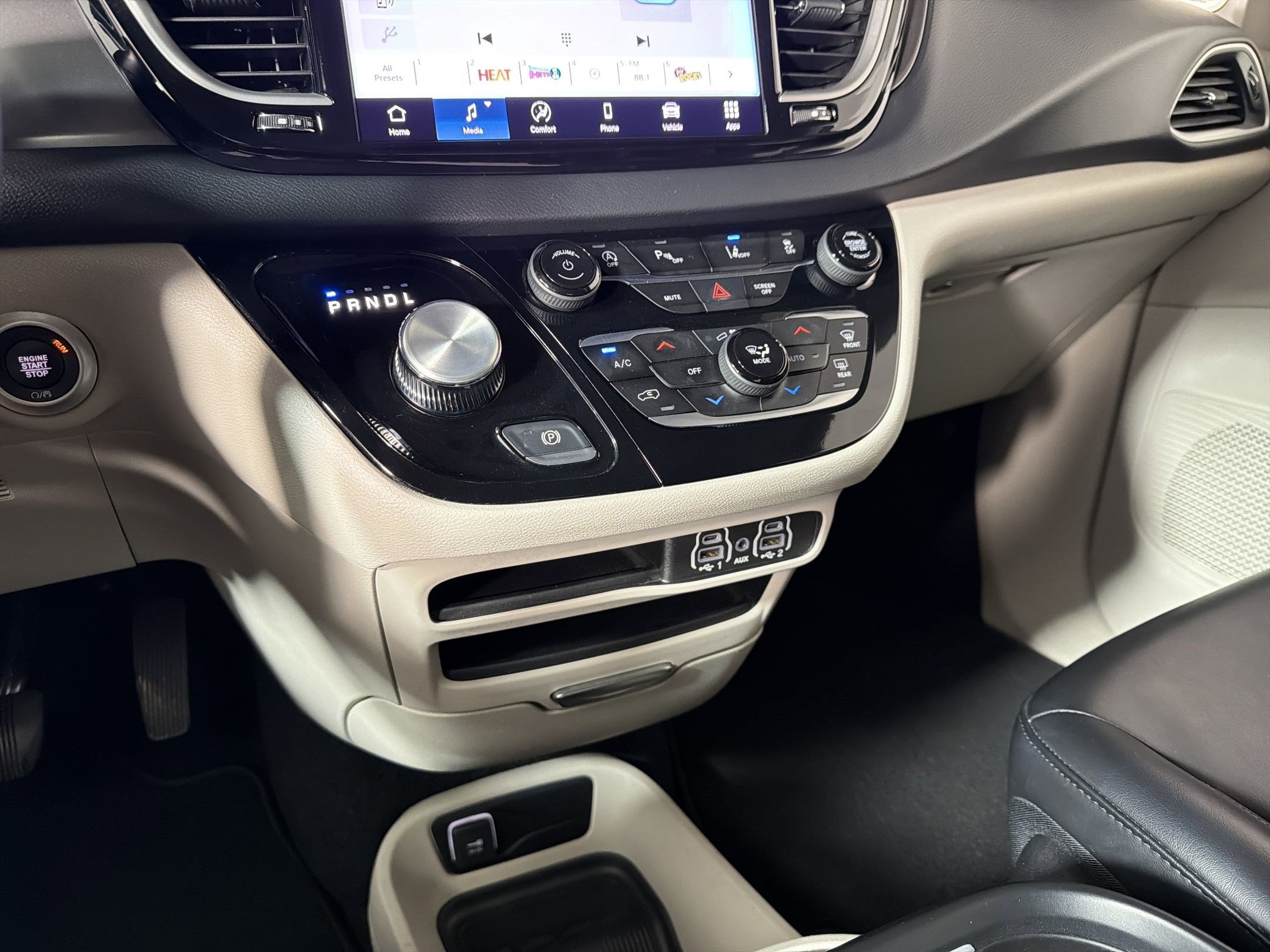 Used 2023 Chrysler Pacifica Touring-L FWD image 15