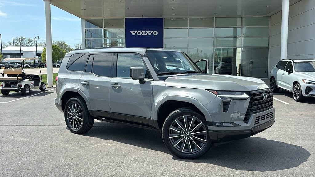 Used 2024 Lexus GX 550 w/ Accessory Package (2T) image 2