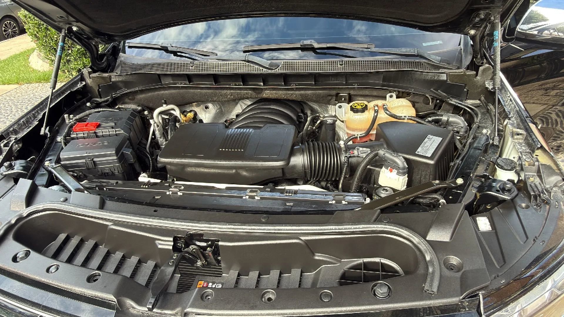 Used 2021 Chevrolet Suburban LT RWD image 29